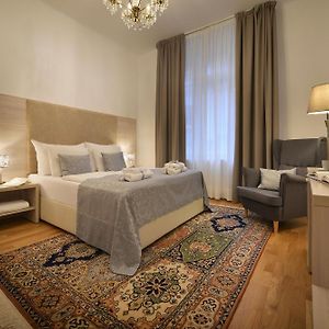 Old Town Residence By Little King